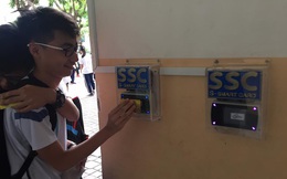 Quên chuyện bùng học đi, trường người ta ở Sài Gòn đã điểm danh bằng thẻ rồi!