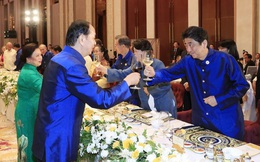 Áo tơ tằm Tổng thống Trump và lãnh đạo APEC mặc dự tiệc có gì đặc biệt
