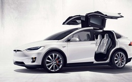 Cùng xem Tesla Model X bảo đảm an toàn tuyệt đối cho người lái ngay cả khi không ở chế độ Autopilot
