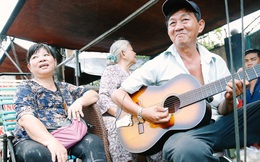 Quán bánh xèo "văn nghệ" với cô chủ có giọng ca ngọt lịm khiến bao thực khách Sài Gòn say mê