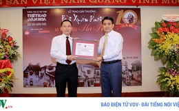 Chủ tịch TP Hà Nội Nguyễn Đức Chung nhận giải thưởng Bùi Xuân Phái