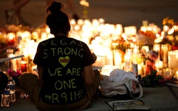 Nước Mỹ lặng đi tưởng niệm các nạn nhân vụ xả súng ở Las Vegas