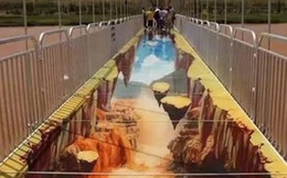 Trung Quốc: Du khách "rụng rời chân tay" khi ghé thăm cây cầu kính kết hợp công nghệ 3D