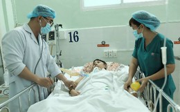 Cứu sống mẹ con sản phụ 30 tuần tuổi hôn mê sâu do xuất huyết não