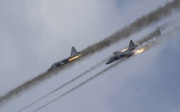 Sự thật trơ trẽn về "lệnh rút quân là đòn gió": Su-24 co về, Su-25SM3 bất ngờ sang Syria