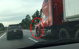 CSGT bám vào đầu xe container: Hình ảnh đầy nguy hiểm trên Quốc lộ 1A