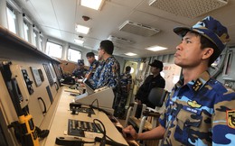 Tàu hộ vệ tên lửa 015-Trần Hưng Đạo lớp Gepard VN chống bão Trà My giữa biển Nhật Bản