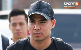 Đức Huy nhăn nhó vì đau mắt trong ngày lên tập trung đội tuyển Việt Nam
