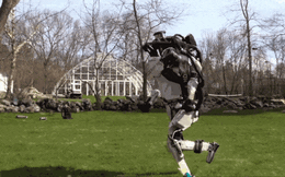 Leo cầu thang đã là gì, robot của Boston Dynamics giờ còn có thể nhảy như dân parkour chuyên nghiệp