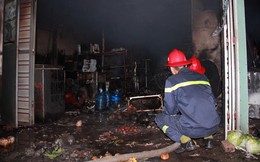Cãi nhau với vợ, chồng châm lửa đốt nhà khiến 3 người bỏng nặng