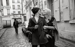 Ảnh hiếm về những người phụ nữ chuyển giới ở phố đèn đỏ giữa Paris thập niên 70