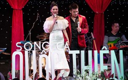 Lệ Quyên nắm chặt tay, song ca tình tứ cùng Quốc Thiên