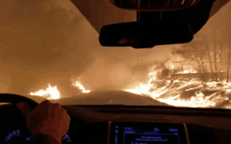Video: Trải nghiệm "ngày tận thế" khi tài xế lái xe qua đoạn đường cháy lớn tại California