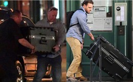Các ngôi sao cũng phải "quỳ gối" trước chiêu thức trốn phóng viên của Taylor Swift: Chui vào vali?