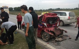 Taxi dừng trên cao tốc đưa tài xế xe tải đi cấp cứu bị đâm bẹp dúm có phạm luật?
