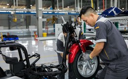 Ảnh cận cảnh quy trình lắp ráp một chiếc xe máy điện của VinFast