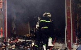 Cảnh sát phá cửa giải cứu 7 người trong căn nhà bốc cháy dữ dội lúc rạng sáng