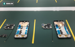 Clip: Robot lắp ráp điện thoại trong nhà máy của VSmart