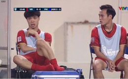 Vẻ mặt thẫn thờ của Công Phượng, Văn Quyết trên ghế dự bị được chia sẻ trong suốt trận đấu