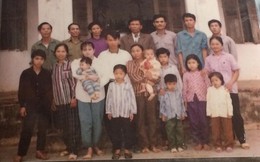 Tết phong cách "reply 1990": Cả đại gia đình xếp hàng chụp ảnh nghiêm túc như... kỷ yếu!
