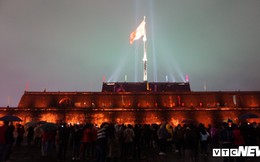 Nổ súng thần công, Kỳ Đài Huế rực sáng đón giao thừa Tết Mậu Tuất 2018