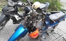Cây xanh bật gốc đè 2 xe máy ở Sài Gòn, 3 người trọng thương lúc sáng sớm