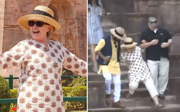 Ngã liên tục, bà Hillary Clinton bỏ dép, đi chân đất tại Ấn Độ