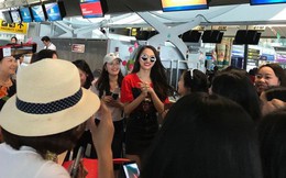 Clip: Fan vây xin chụp ảnh khi bắt gặp Hương Giang tại sân bay Thái trước khi lên đường về nước