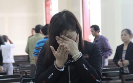 Nghe toà tuyên, nữ bị cáo giết người ngã quỵ trước vành móng ngựa
