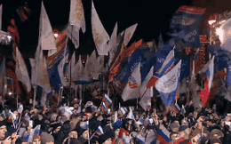 [Video] Biển người hô vang "Nước Nga! Nước Nga!" sau bài phát biểu thắng cử của Putin