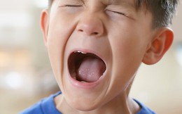 Khi trẻ đang đùng đùng tức giận, cách làm đơn giản này giúp bé hạ hỏa nhanh đến không ngờ