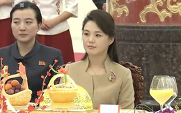Mặc đồ rất giản dị, phu nhân ông Kim Jong Un vẫn làm cộng đồng mạng TQ sôi sục vì quá đẹp