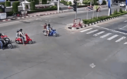 Cú nhấn ga vội vã của cô gái và cảnh tượng khiến người đi đường không dám mở mắt