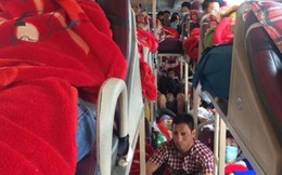 Tài xế xe khách giật giấy tờ từ CSGT rồi bỏ chạy