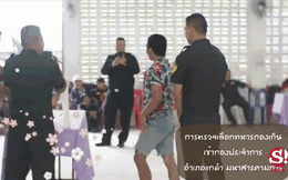 Chuyện tuyển quân kiểu "kiếp đỏ đen" ở Thái Lan: Người suy sụp ngất xỉu, người quẩy banh nóc nhà