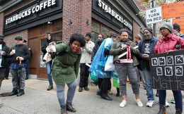 Bị cáo buộc phân biệt chủng tộc, Starbucks tạm thời đóng hơn 8,000 cửa hàng tại Mỹ cho nhân viên đi tập huấn