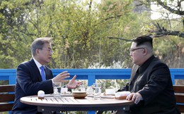 Hậu trường Thượng đỉnh: Tôn trọng đối phương, ông Kim Jong-un lẳng lặng ra ngoài hút thuốc