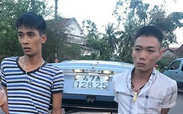 Bị CSGT kiểm tra, phụ xe chở thuốc lá lậu tung cửa bỏ chạy