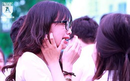 [ẢNH] Nữ sinh Hà Nội bật khóc trong ngày bế giảng