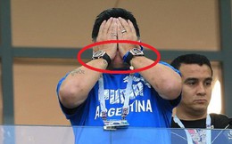 Trong trận thua của Argentina, vì sao Maradona lại đeo 2 chiếc đồng hồ giống hệt nhau?