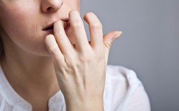 Một người đàn ông suýt mất mạng chỉ vì cắn móng tay: Hãy từ bỏ thói quen này ngay!
