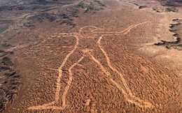 Marree Man - Hình vẽ thổ dân khổng lồ trên sa mạc Úc có thể nhìn thấy từ vũ trụ hơn 20 năm qua vẫn là một câu đố làm các nhà khoa học điên đầu
