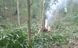 Ảnh: Hiện trường vụ rơi máy bay quân sự trên đồi tại Nghệ An