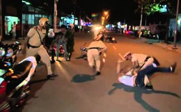 Thiếu uý công an bị tấn công giữa đường khi đang áp giải đối tượng dùng ma túy về trụ sở