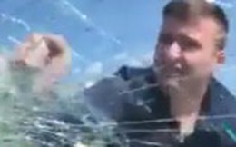 Video: Bị vợ cố tình đâm xe vào người, chồng tức giận đấm vỡ cửa kính ô tô