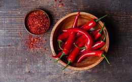 Ớt cay tốt nhưng dễ gây bốc hỏa, hỏng dạ dày: 6 lời khuyên bạn nên biết để ăn ớt an toàn