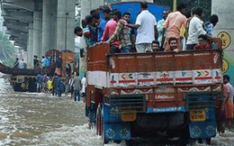 Những hình ảnh kinh hoàng về trận mưa lũ lịch sử khiến 164 người chết ở Ấn Độ