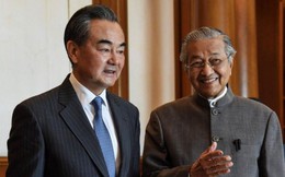 Thăm Trung Quốc, Thủ tướng Malaysia đổ lỗi cho người tiền nhiệm!