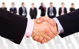 Nhân viên đòi nợ thuê sẽ phải mặc đồng phục, đeo thẻ