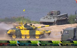 Chiếc xe lạ "rình" tóm xe tăng T-72B3 tại Tank Biathlon 2018
